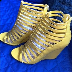 Yellow platform heel NWT